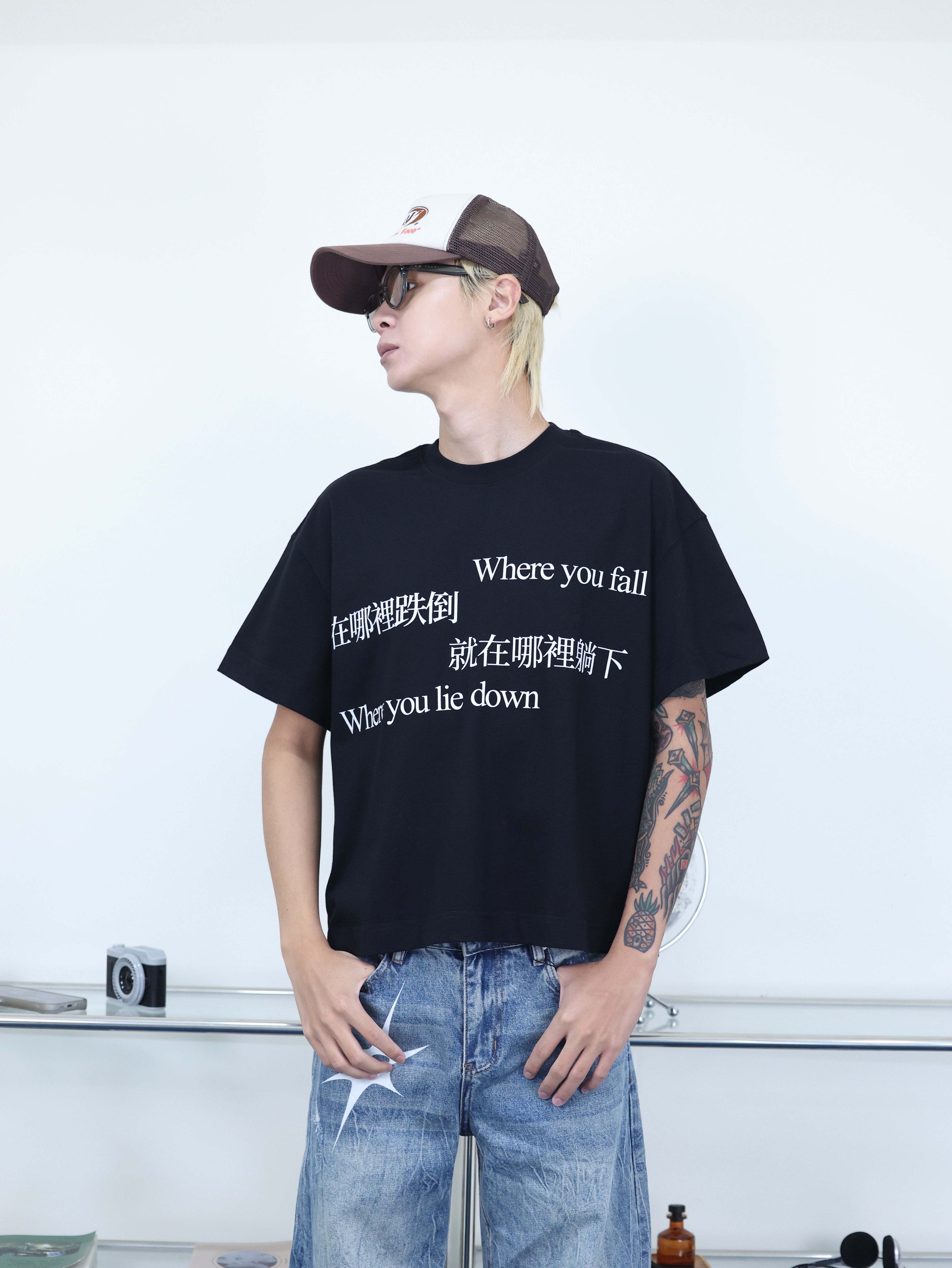 Y-ZONE 自訂款 惡搞標語 “在哪裡跌倒就在哪裡躺下” 短寬短袖