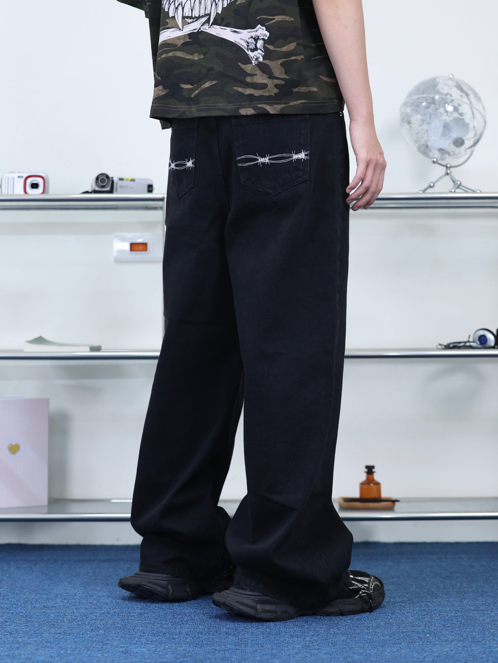 美式 街頭 百搭 寬鬆 直筒 荊棘刺繡 純黑 落地 牛仔褲