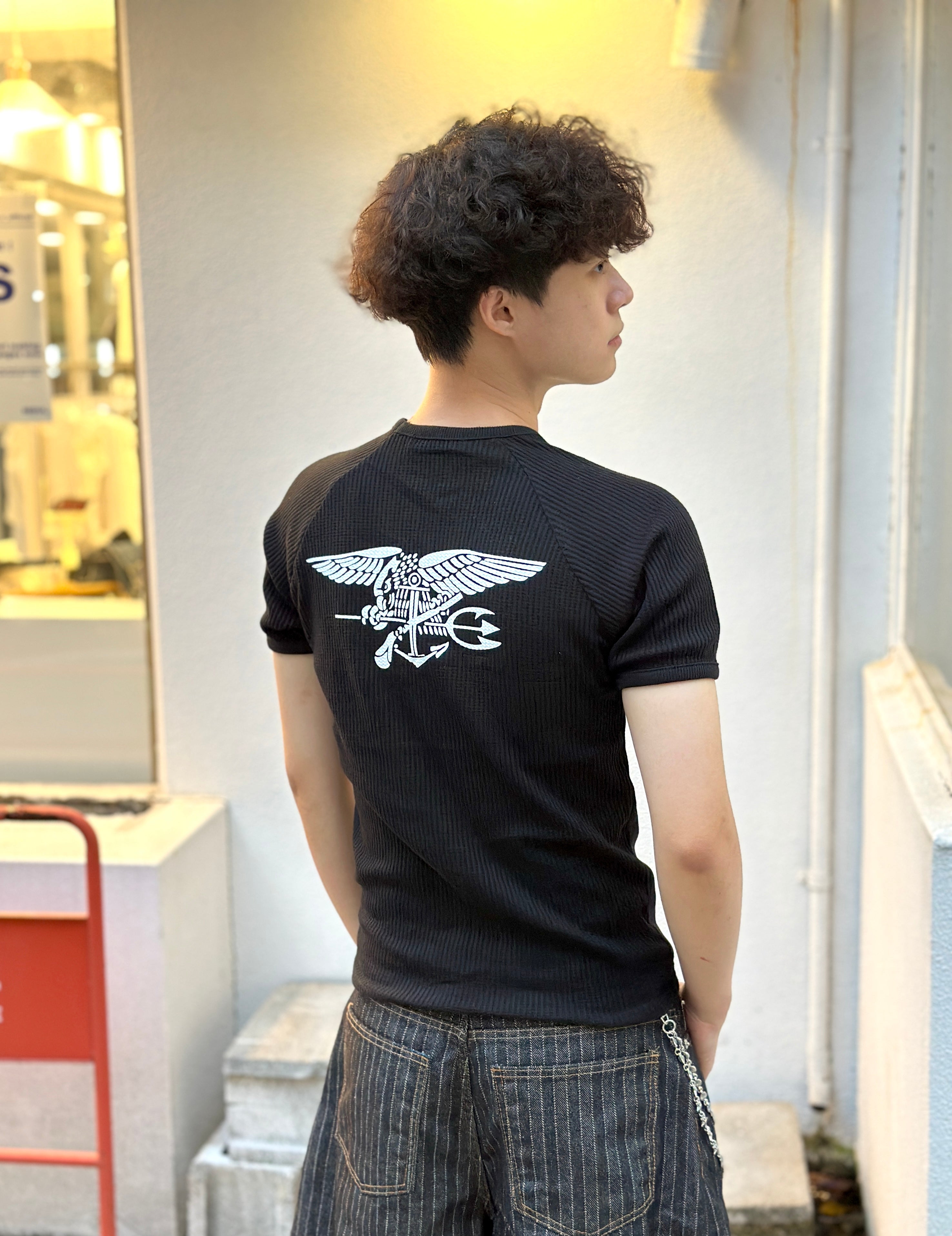 正韓🇰🇷貼身 顯壯 華夫格面料 縮袖口 短版 緊繃短袖