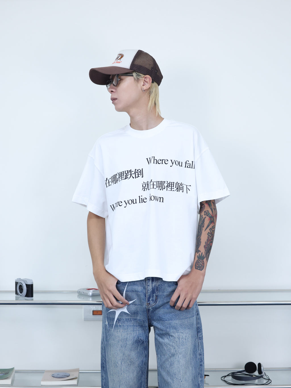 Y-ZONE 自訂款 惡搞標語 “在哪裡跌倒就在哪裡躺下” 短寬短袖