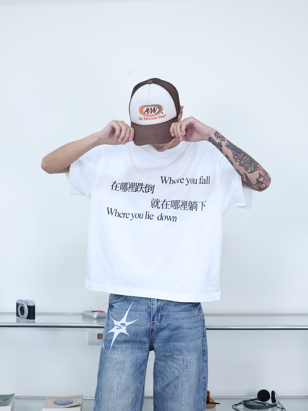 Y-ZONE 自訂款 惡搞標語 “在哪裡跌倒就在哪裡躺下” 短寬短袖